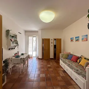https://miamare-beach-apartment-1-min-dalla-spiaggia-e-terrazzo.riccione-hotels.org